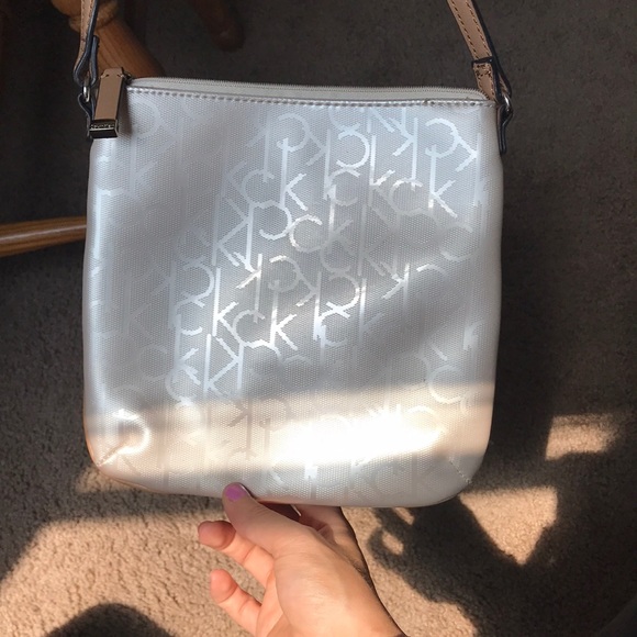 Calvin Klein crossbody purse - Picture 2 of 4